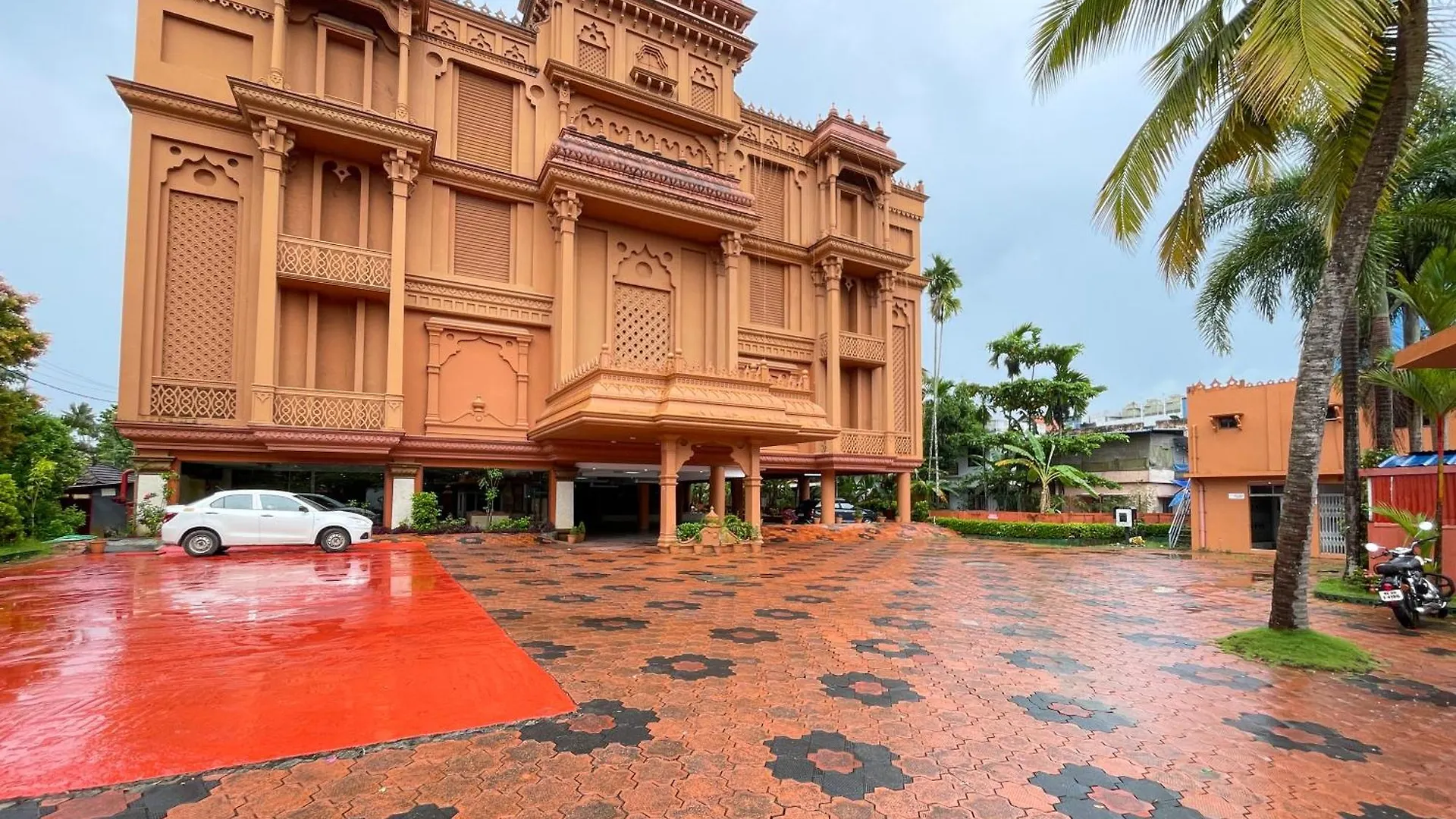 Hotel Haveli Backwater Resort Alappuzha