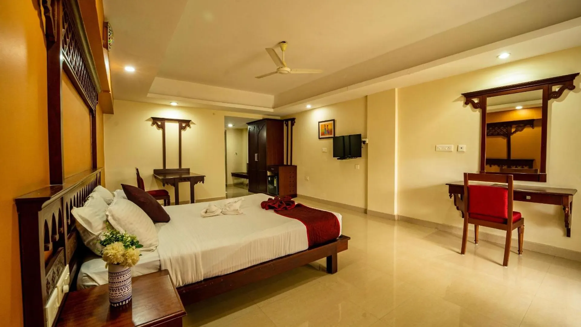 Hotel Haveli Backwater Resort Alappuzha